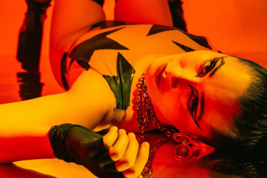 “Your Chokehold’s Strict Like an Enemy”: Starfox and the Fleet Chase the “Kamasutra Blues” Through a Glamorous, Seductive Psych-Rock Carnival